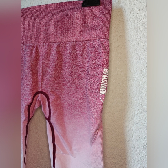 LIKE NEW GYMSHARK LEGGINGS - Picture 2 of 4